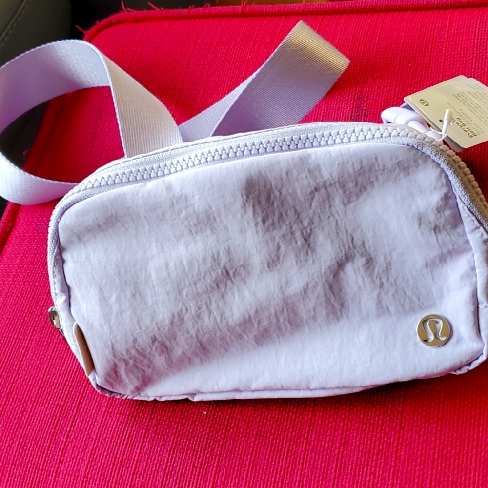 Lululemon everywhere bag